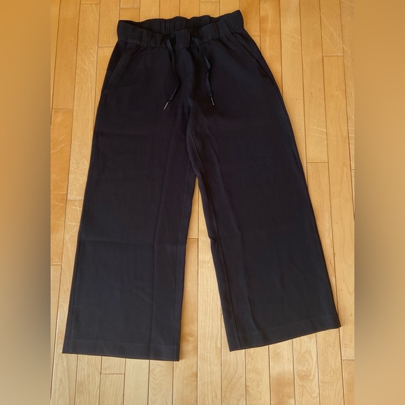 Lululemon - Wide-legged pants - Only worn once - Picture 2 of 3